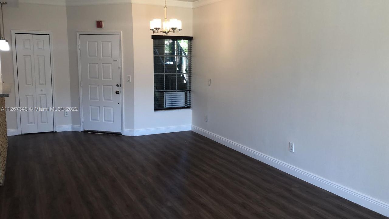 Recently Rented: $2,500 (2 beds, 2 baths, 1077 Square Feet)