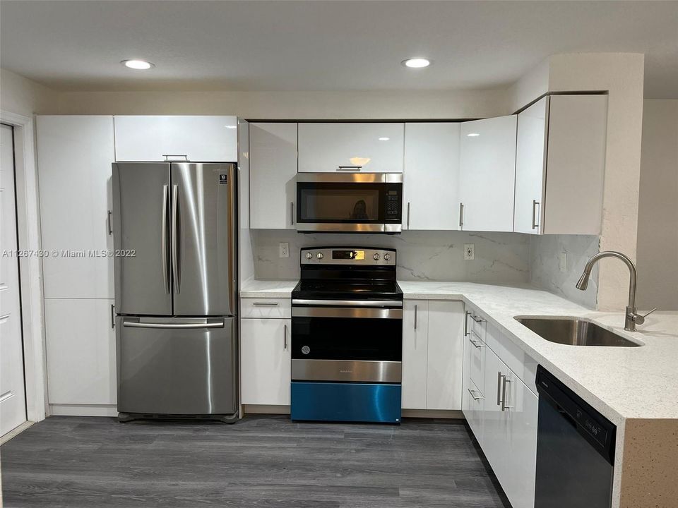 Recently Rented: $3,150 (2 beds, 2 baths, 1131 Square Feet)