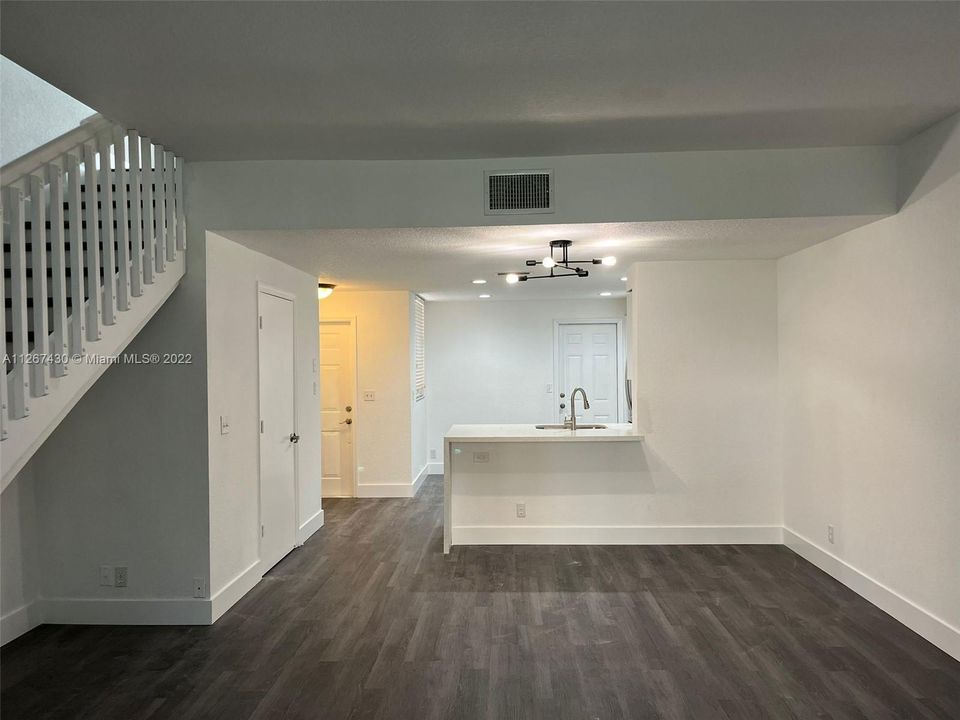 Recently Rented: $3,150 (2 beds, 2 baths, 1131 Square Feet)