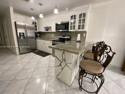 Recently Sold: $325,000 (2 beds, 2 baths, 1008 Square Feet)
