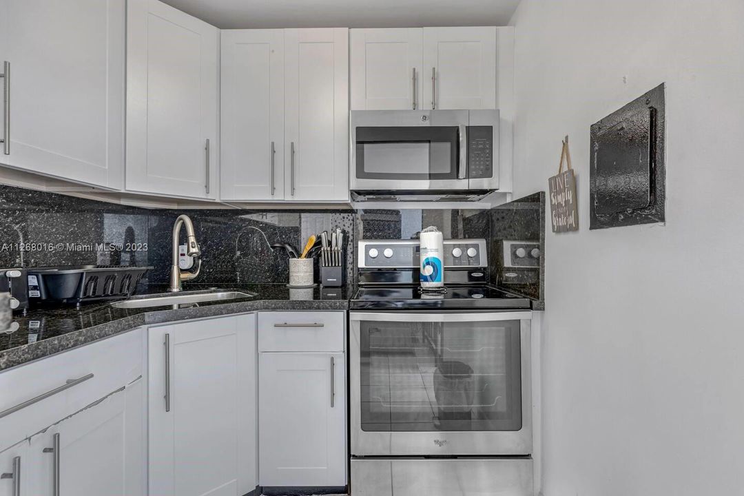 Recently Rented: $2,250 (0 beds, 1 baths, 444 Square Feet)