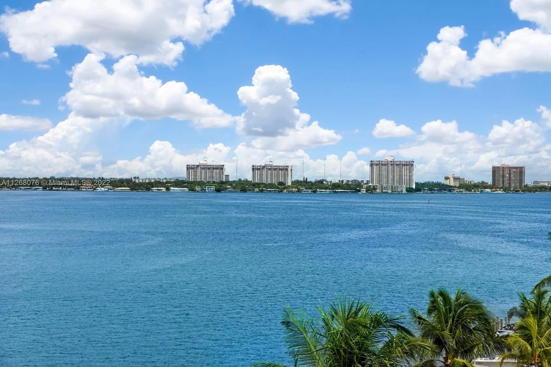 最近售出: $875,000 (3 贝兹, 3 浴室, 1358 平方英尺)