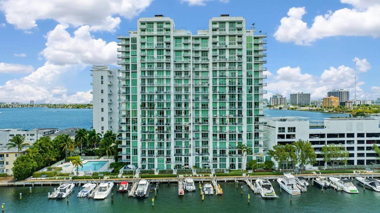 最近售出: $875,000 (3 贝兹, 3 浴室, 1358 平方英尺)