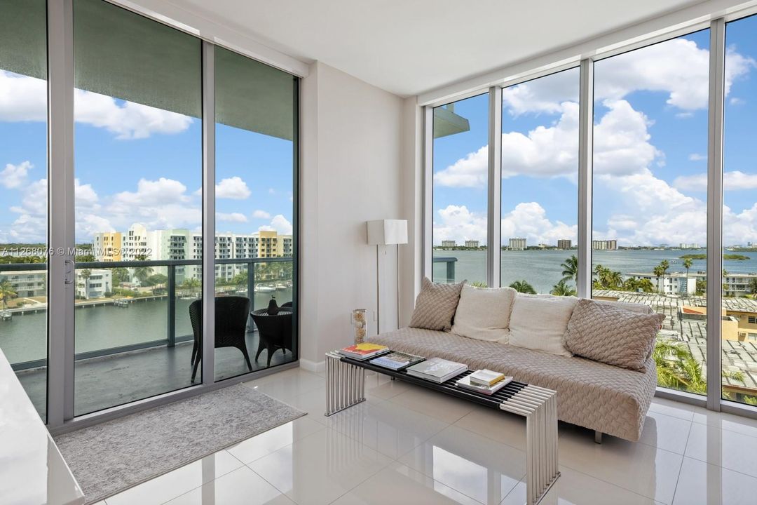 最近售出: $875,000 (3 贝兹, 3 浴室, 1358 平方英尺)