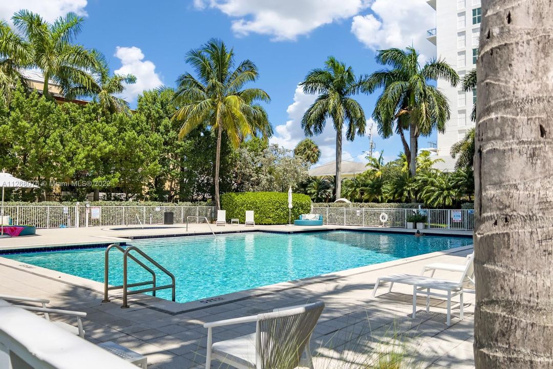 最近售出: $875,000 (3 贝兹, 3 浴室, 1358 平方英尺)