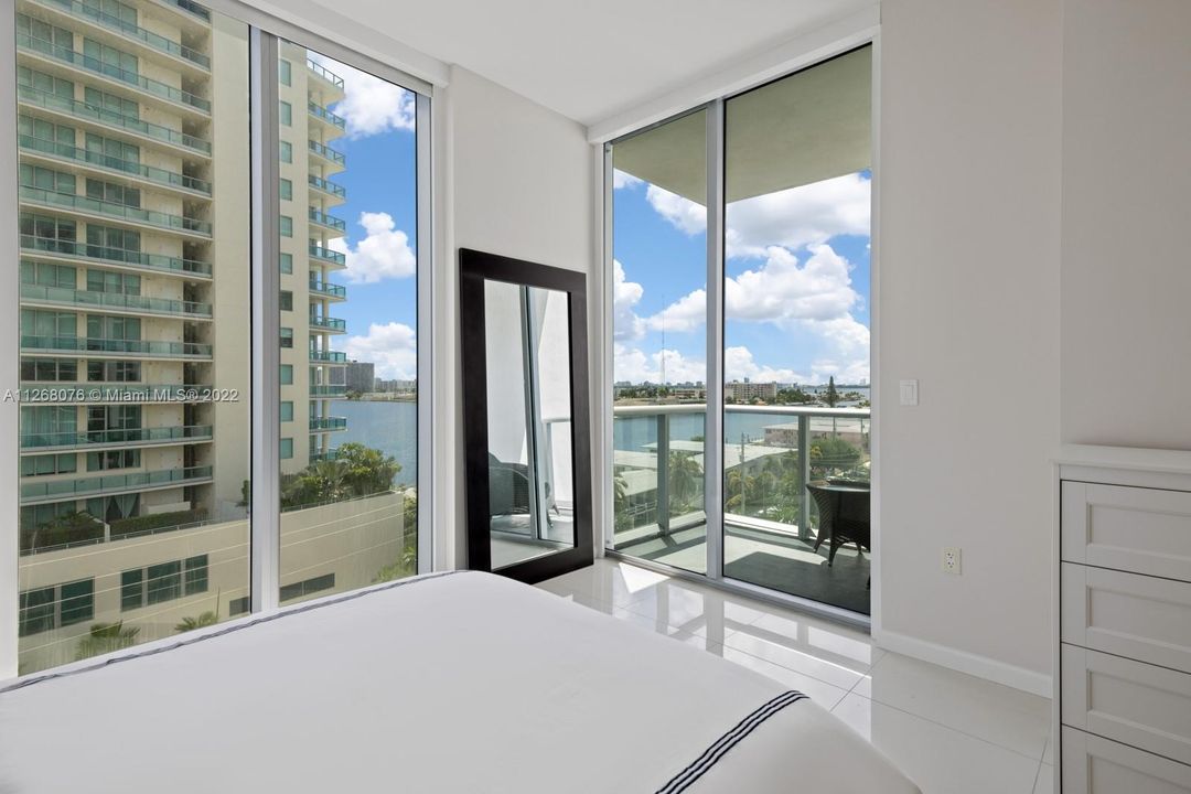 最近售出: $875,000 (3 贝兹, 3 浴室, 1358 平方英尺)