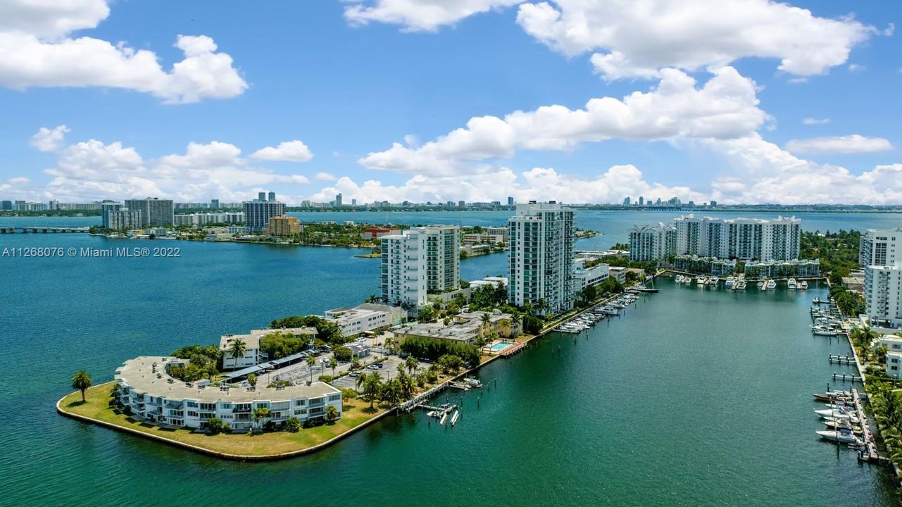 最近售出: $875,000 (3 贝兹, 3 浴室, 1358 平方英尺)