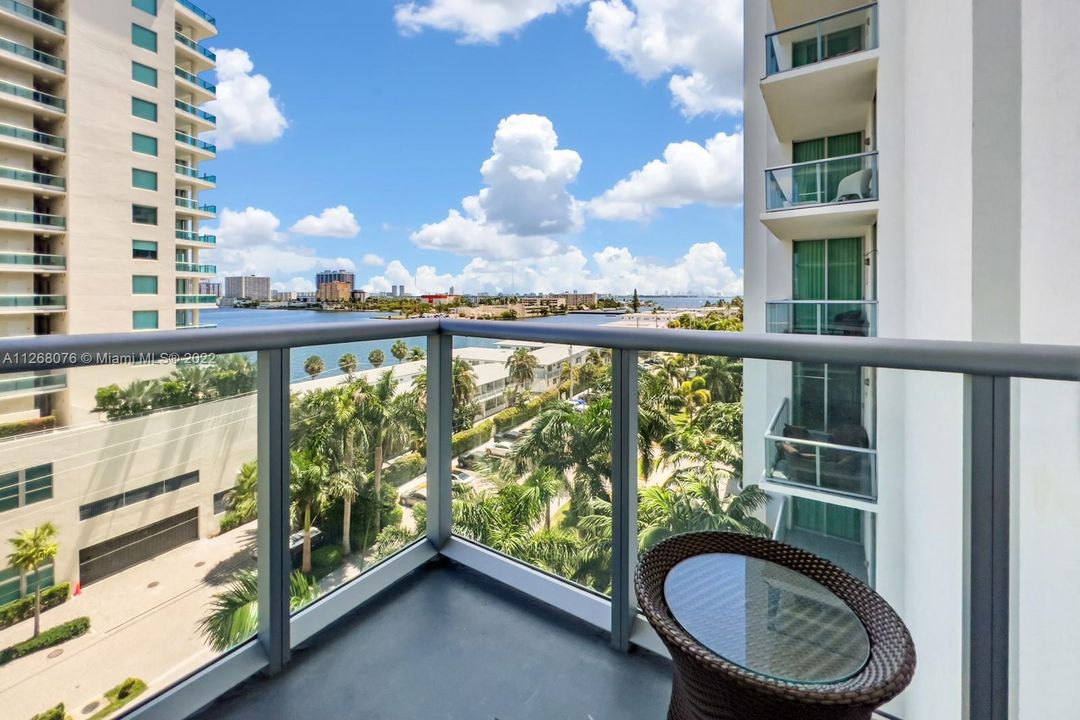 最近售出: $875,000 (3 贝兹, 3 浴室, 1358 平方英尺)