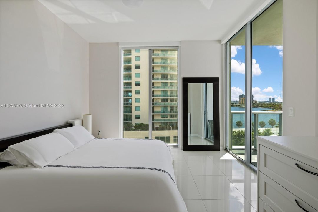 最近售出: $875,000 (3 贝兹, 3 浴室, 1358 平方英尺)