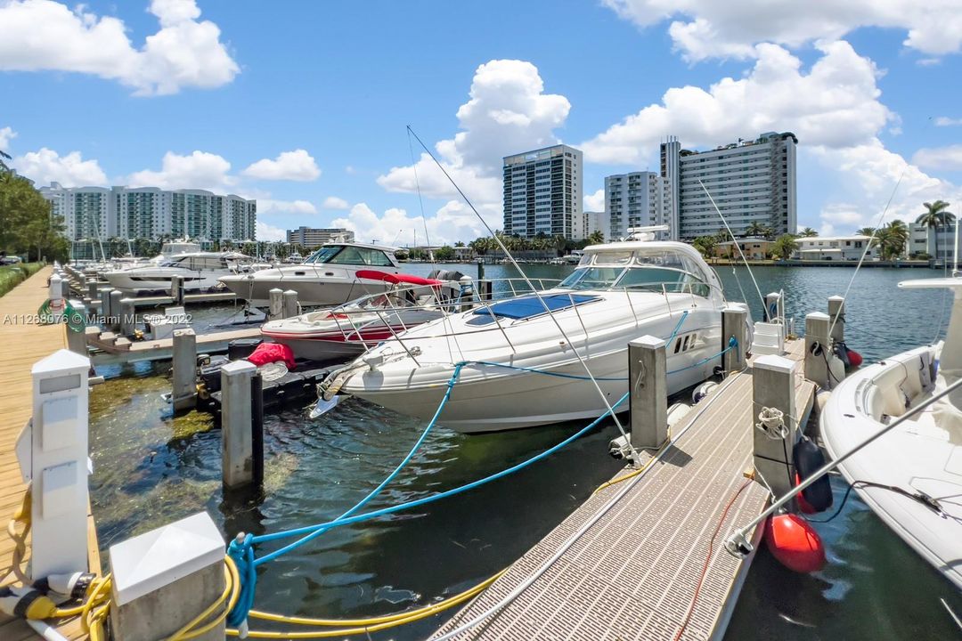 最近售出: $875,000 (3 贝兹, 3 浴室, 1358 平方英尺)