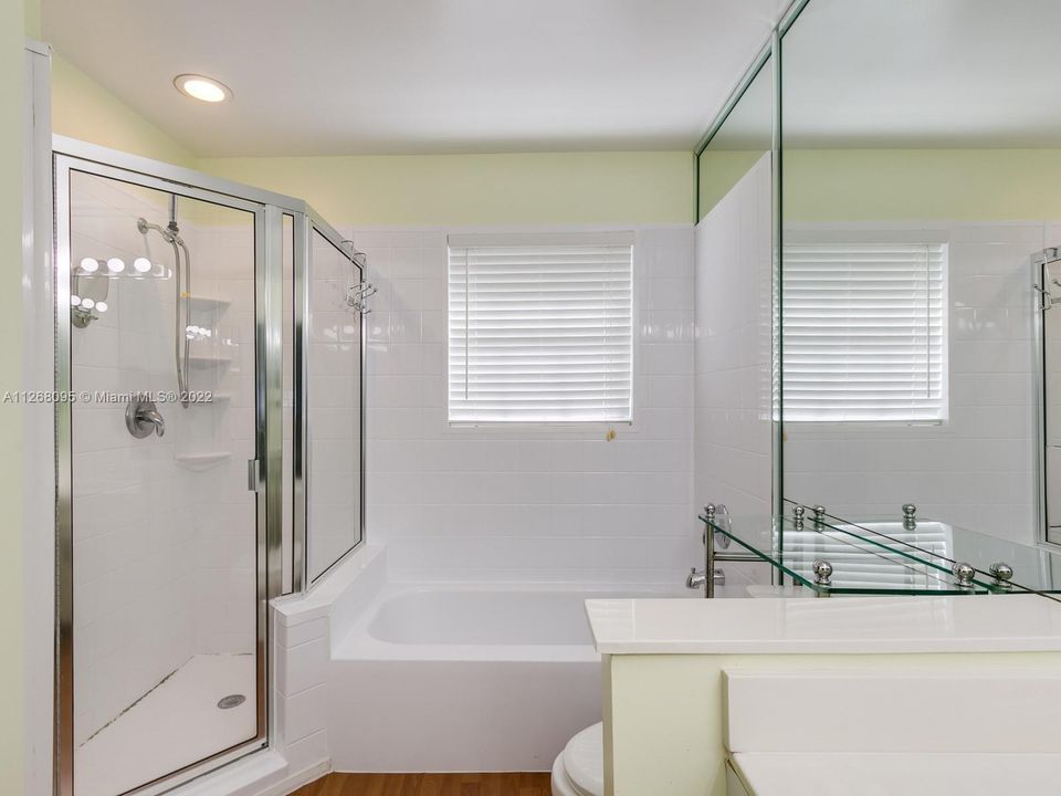 最近售出: $650,000 (3 贝兹, 2 浴室, 1518 平方英尺)