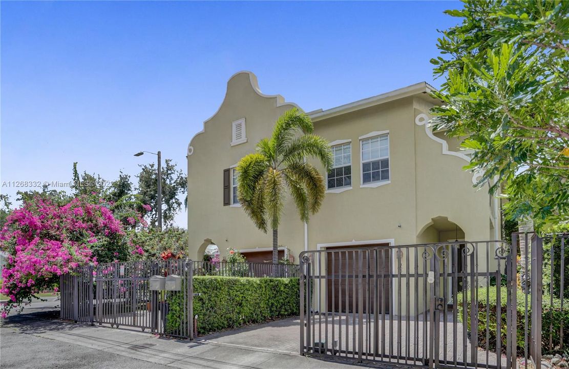 Recently Sold: $1,150,000 (4 beds, 3 baths, 3330 Square Feet)
