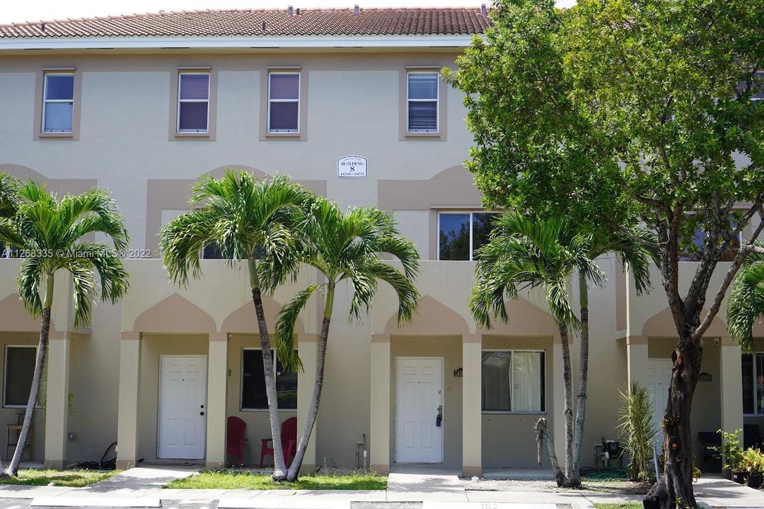 Recently Sold: $270,000 (3 beds, 2 baths, 1548 Square Feet)