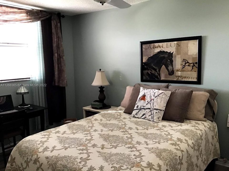 最近售出: $85,000 (1 贝兹, 1 浴室, 835 平方英尺)