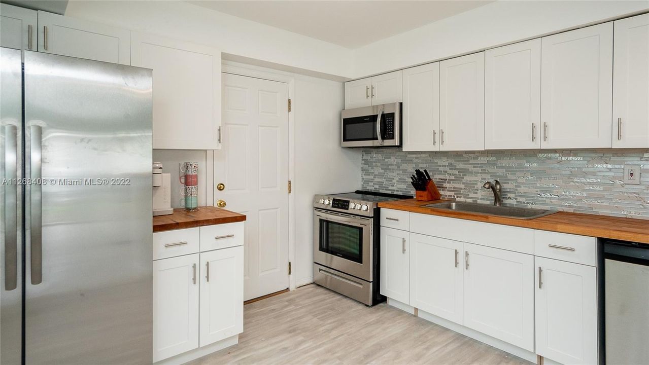 Recently Sold: $825,000 (0 beds, 0 baths, 1684 Square Feet)