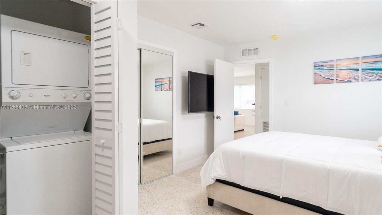 Recently Sold: $825,000 (0 beds, 0 baths, 1684 Square Feet)