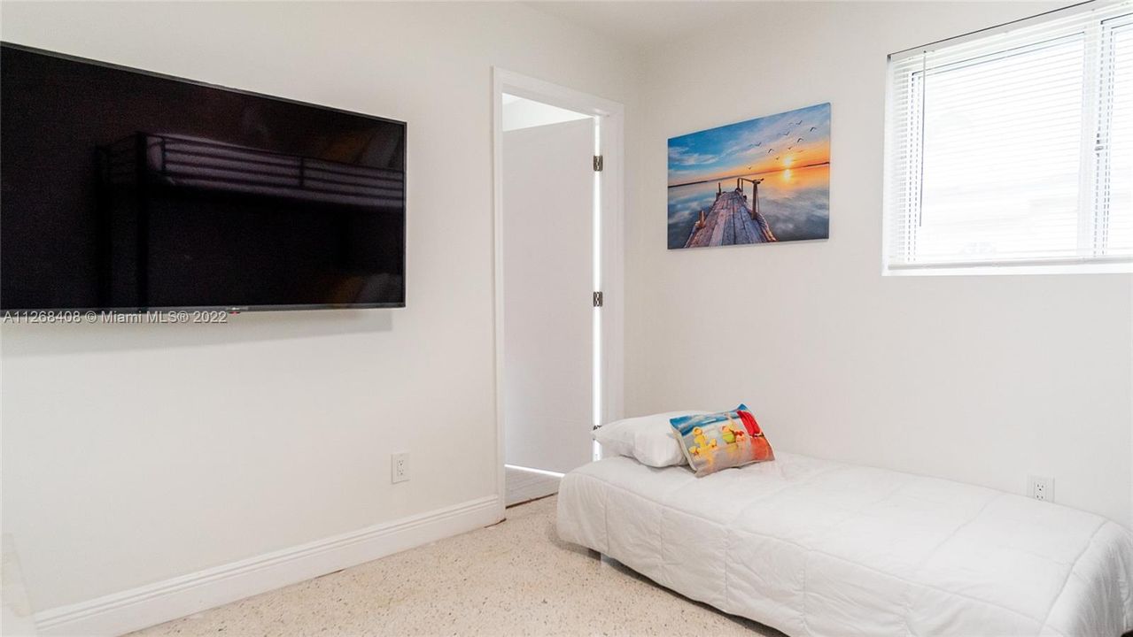 Recently Sold: $825,000 (0 beds, 0 baths, 1684 Square Feet)