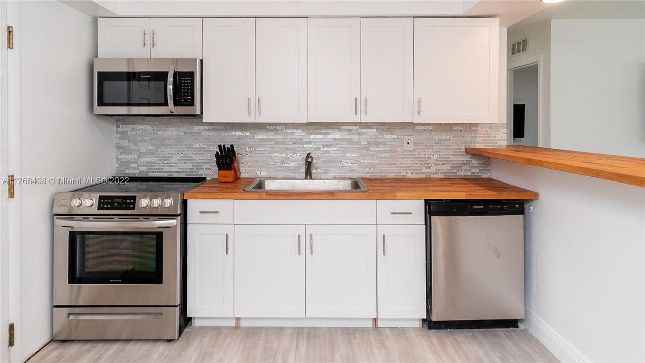 Recently Sold: $825,000 (0 beds, 0 baths, 1684 Square Feet)