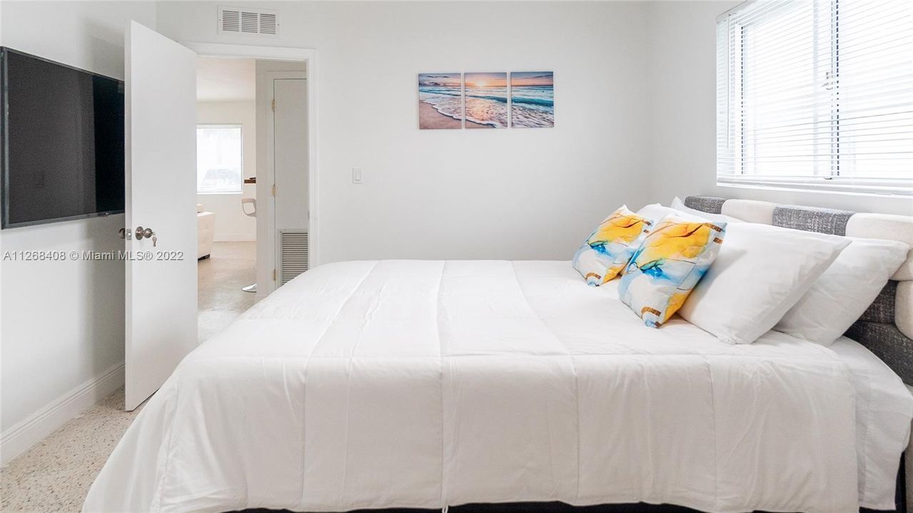 Recently Sold: $825,000 (0 beds, 0 baths, 1684 Square Feet)