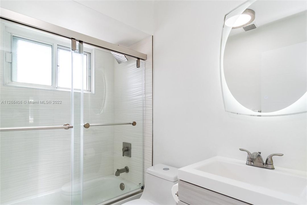 Recently Sold: $825,000 (0 beds, 0 baths, 1684 Square Feet)