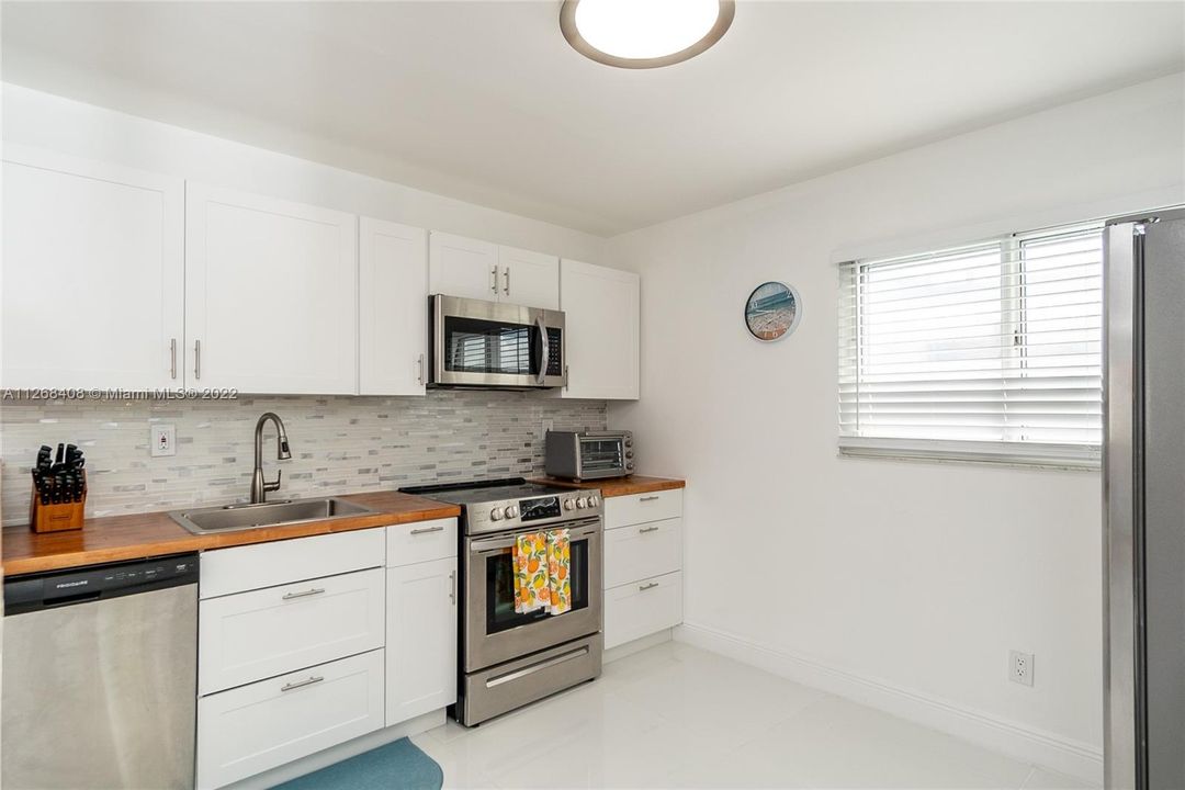 Recently Sold: $825,000 (0 beds, 0 baths, 1684 Square Feet)