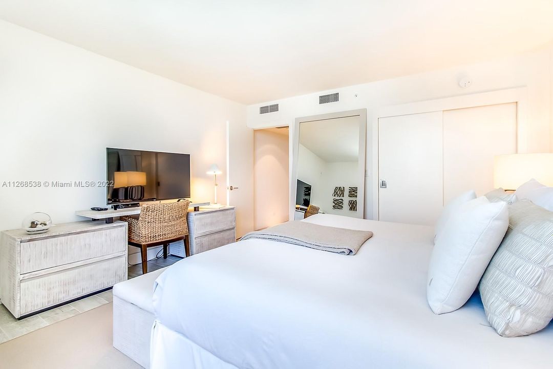 Recently Sold: $2,900,000 (1 beds, 1 baths, 939 Square Feet)