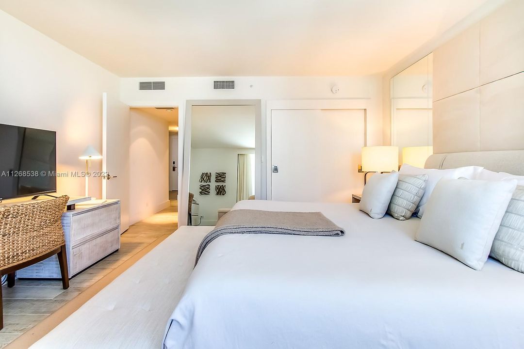 Recently Sold: $2,900,000 (1 beds, 1 baths, 939 Square Feet)