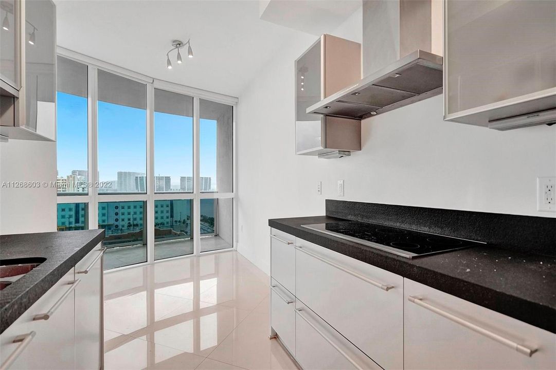 Recently Sold: $1,250,000 (2 beds, 2 baths, 1289 Square Feet)