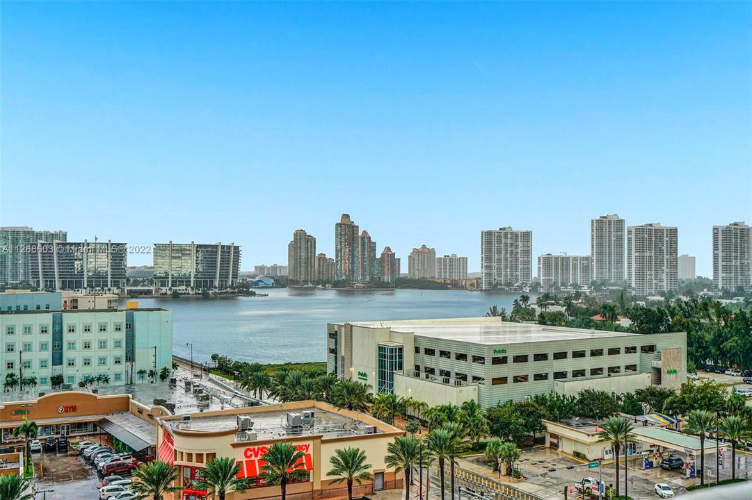 Recently Sold: $1,250,000 (2 beds, 2 baths, 1289 Square Feet)