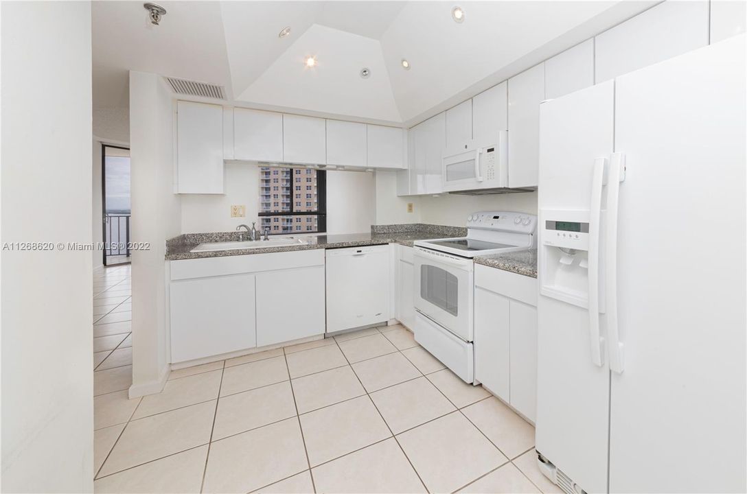 Recently Sold: $405,000 (1 beds, 1 baths, 820 Square Feet)