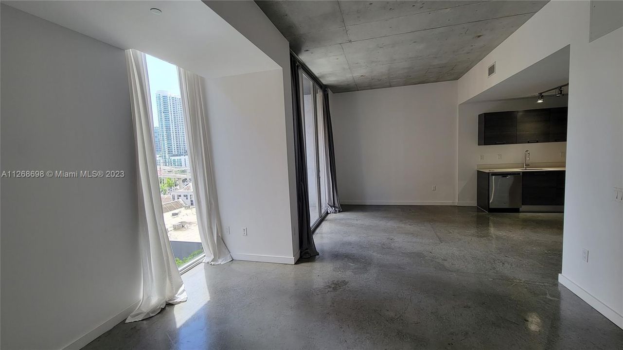 Recently Sold: $345,000 (1 beds, 1 baths, 526 Square Feet)