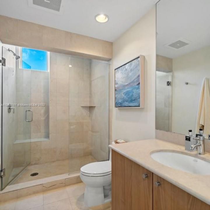 最近售出: $2,700,000 (3 贝兹, 3 浴室, 1820 平方英尺)