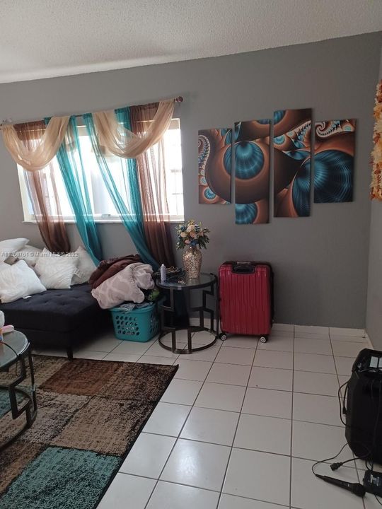 Recently Sold: $109,000 (1 beds, 1 baths, 790 Square Feet)