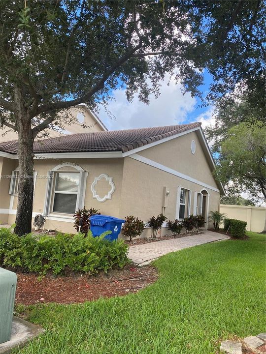 Recientemente alquilado: $950 (1 camas, 1 baños, 1137 Pies cuadrados)