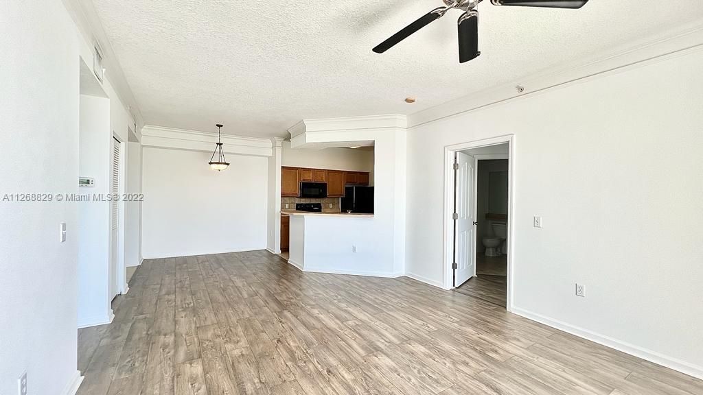 Recently Rented: $2,400 (2 beds, 2 baths, 1087 Square Feet)