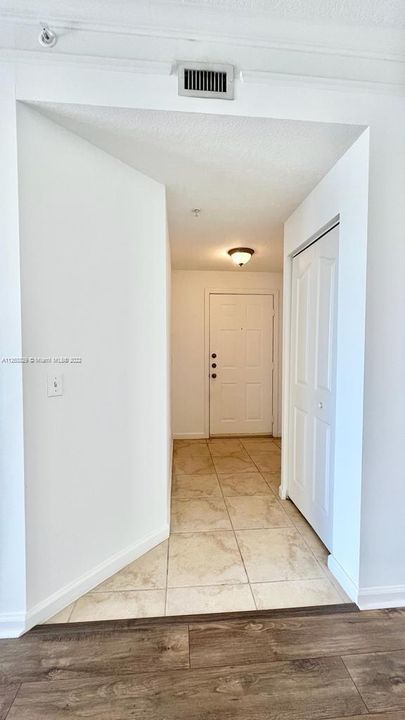 Recently Rented: $2,400 (2 beds, 2 baths, 1087 Square Feet)