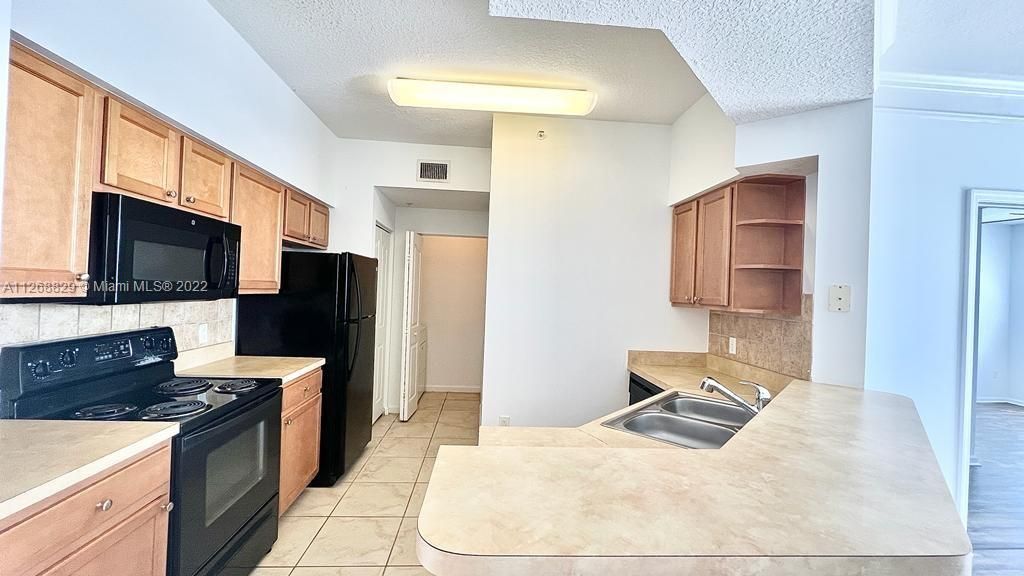 Recently Rented: $2,400 (2 beds, 2 baths, 1087 Square Feet)