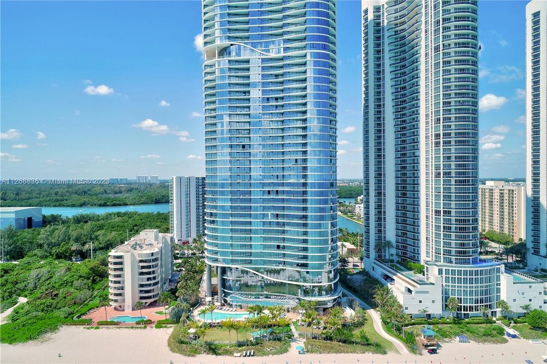 Recently Sold: $5,500,000 (3 beds, 4 baths, 3080 Square Feet)