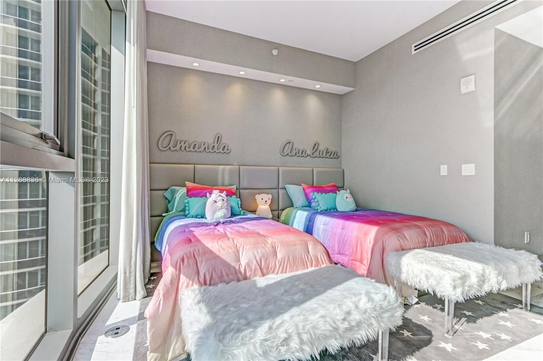 Recently Sold: $5,500,000 (3 beds, 4 baths, 3080 Square Feet)