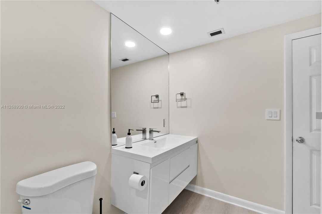 Recently Sold: $420,000 (1 beds, 1 baths, 740 Square Feet)