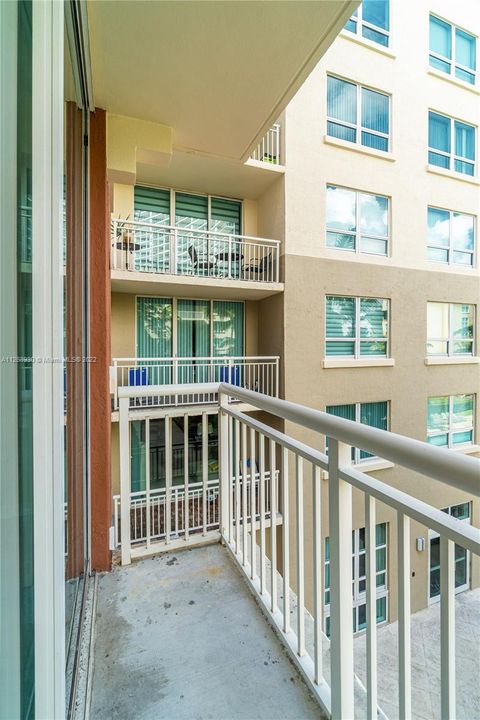 Recently Sold: $420,000 (1 beds, 1 baths, 740 Square Feet)
