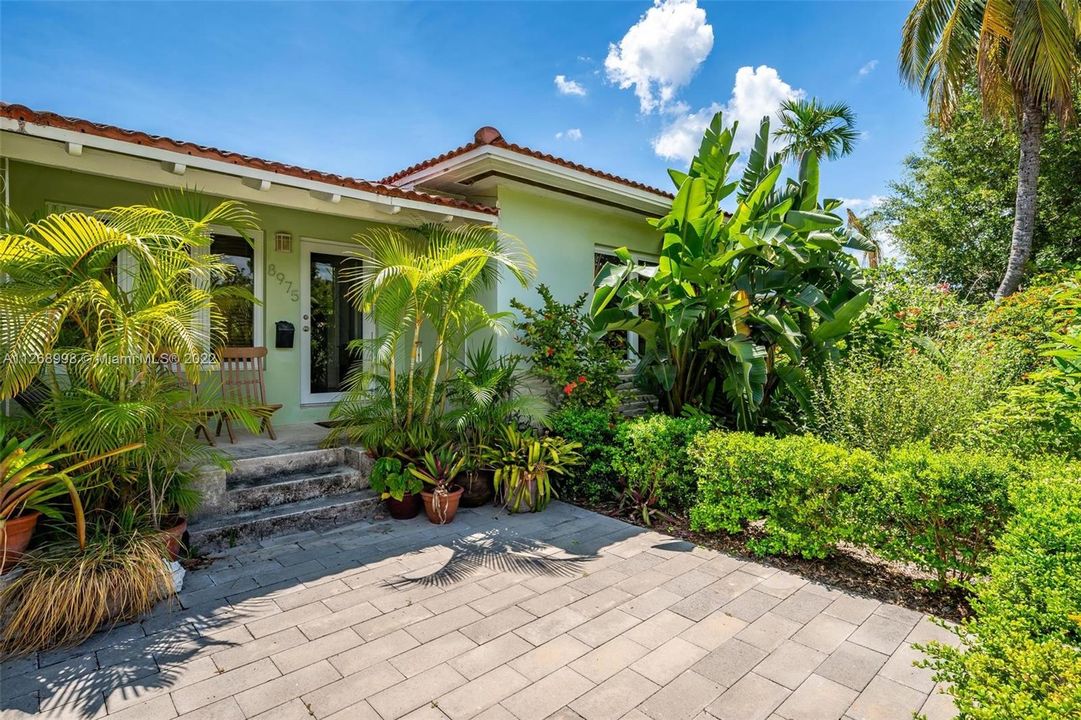 Recently Sold: $1,600,000 (2 beds, 2 baths, 1453 Square Feet)