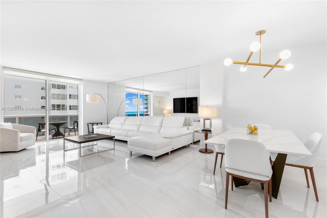 Recently Sold: $1,295,000 (2 beds, 2 baths, 1056 Square Feet)