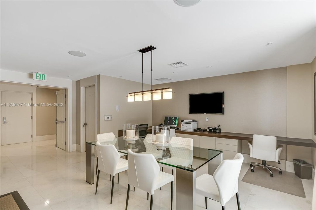 Recently Sold: $1,275,000 (2 beds, 2 baths, 1696 Square Feet)