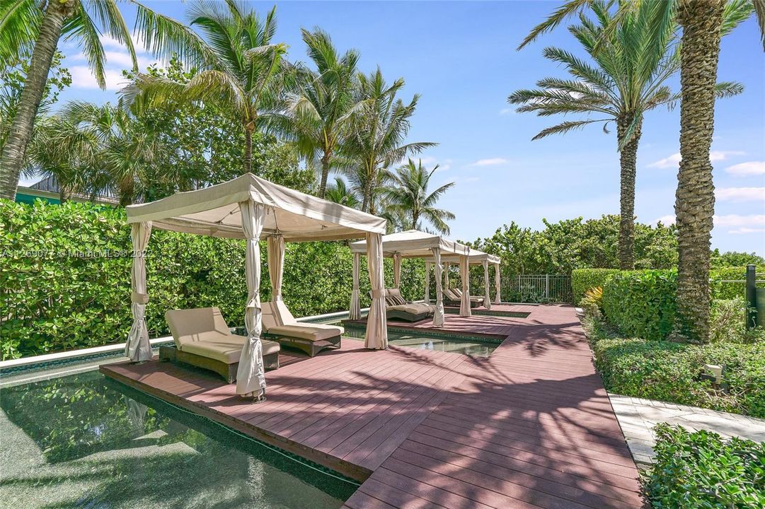 Recently Sold: $1,275,000 (2 beds, 2 baths, 1696 Square Feet)