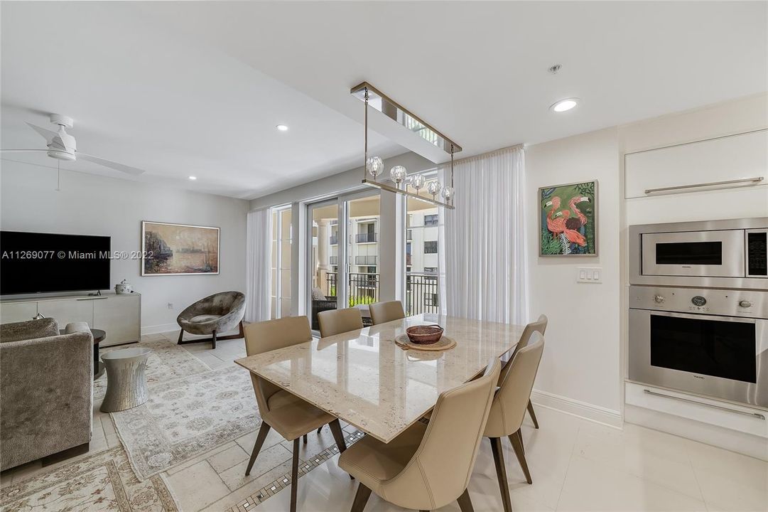 Recently Sold: $1,275,000 (2 beds, 2 baths, 1696 Square Feet)