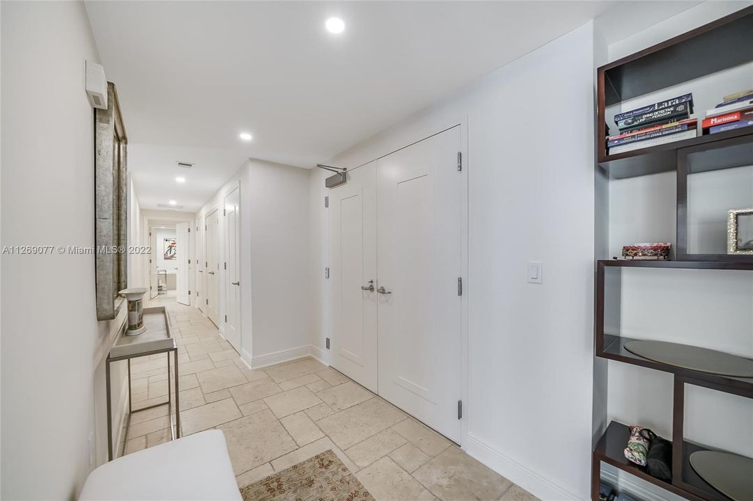 Recently Sold: $1,275,000 (2 beds, 2 baths, 1696 Square Feet)