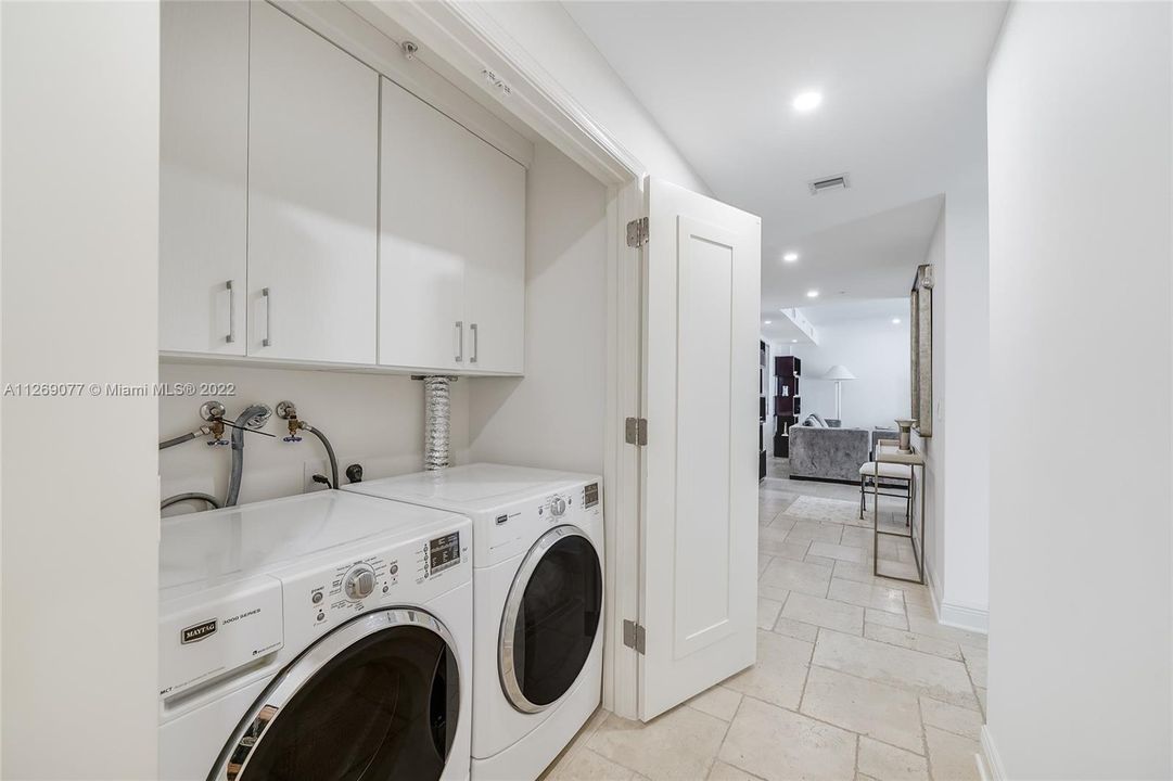 Recently Sold: $1,275,000 (2 beds, 2 baths, 1696 Square Feet)