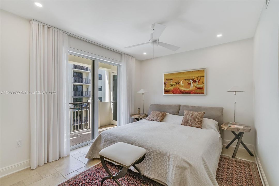 Recently Sold: $1,275,000 (2 beds, 2 baths, 1696 Square Feet)