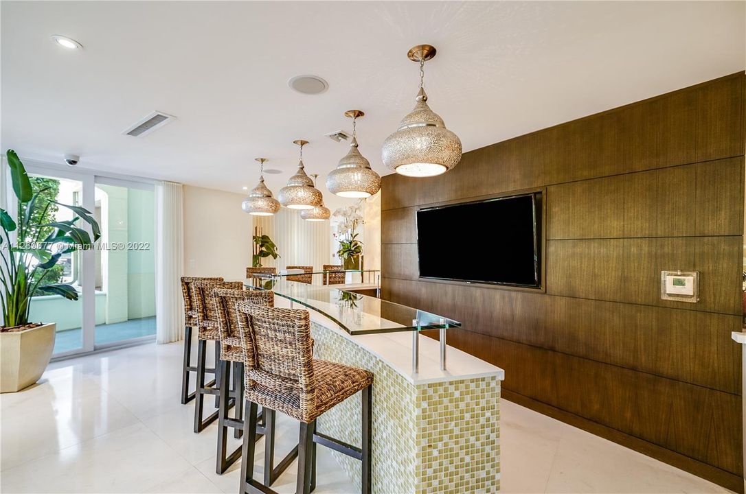 Recently Sold: $1,275,000 (2 beds, 2 baths, 1696 Square Feet)